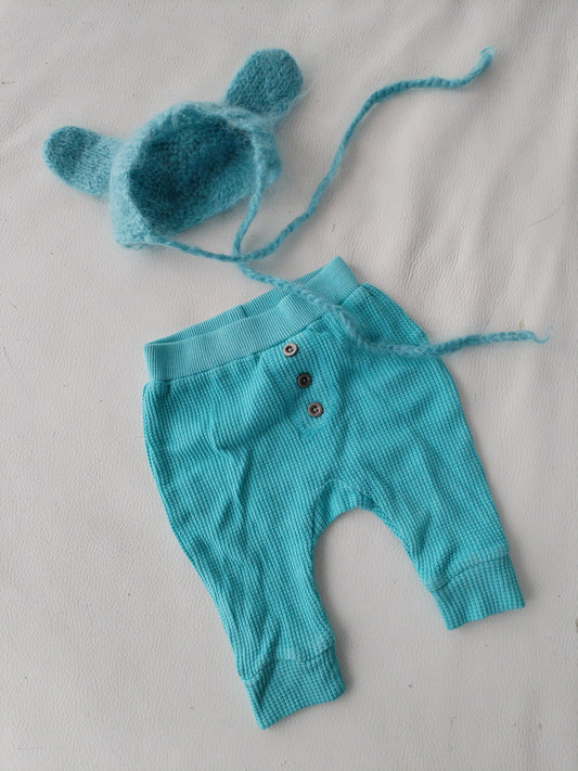 Newborn posing pants and hat